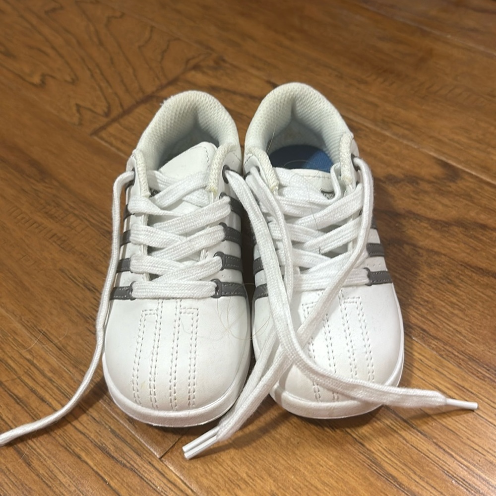 EUC K Swiss Kids Sneakers